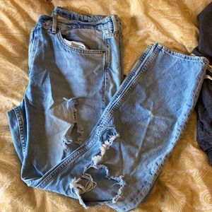 ✨relaxed skinny ripped jeans✨